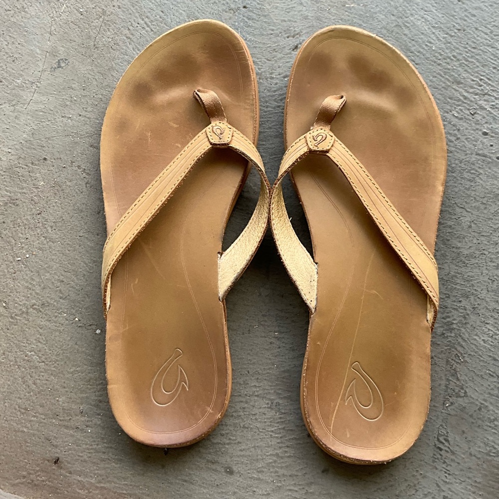 Olukai Aukai size 9. Tan.
